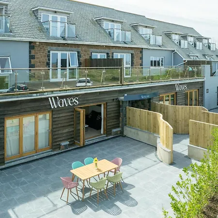 Waves Guest Suites Castel Exterior photo