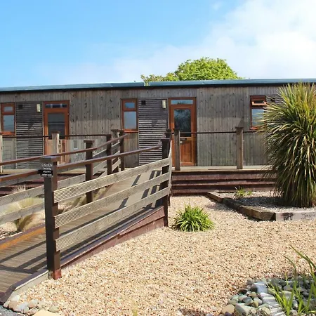 Waves Guest Suites Castel Exterior photo