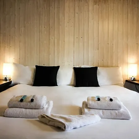 Waves Guest Suites Castel Exterior photo