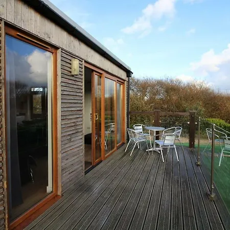 Waves Guest Suites Castel Exterior photo