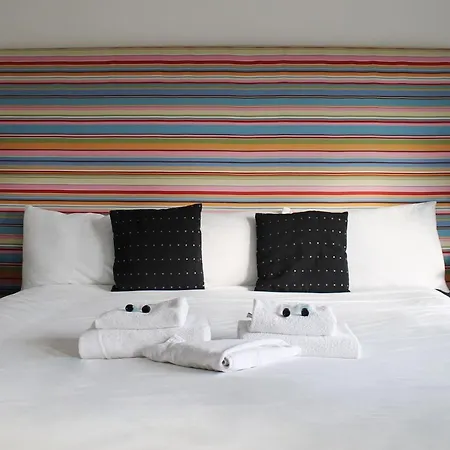 Waves Guest Suites Castel Exterior photo