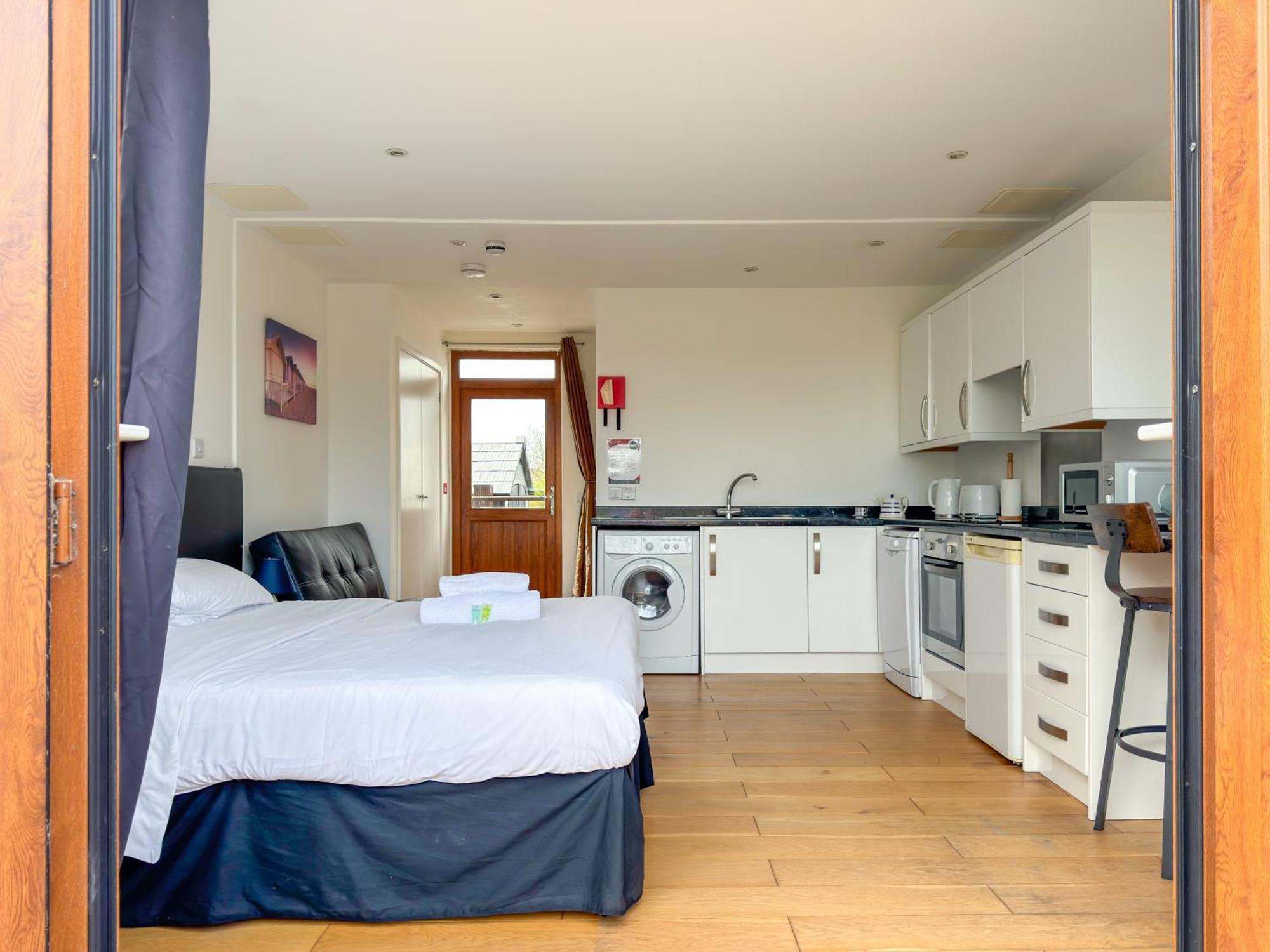 Waves Guest Apartment *